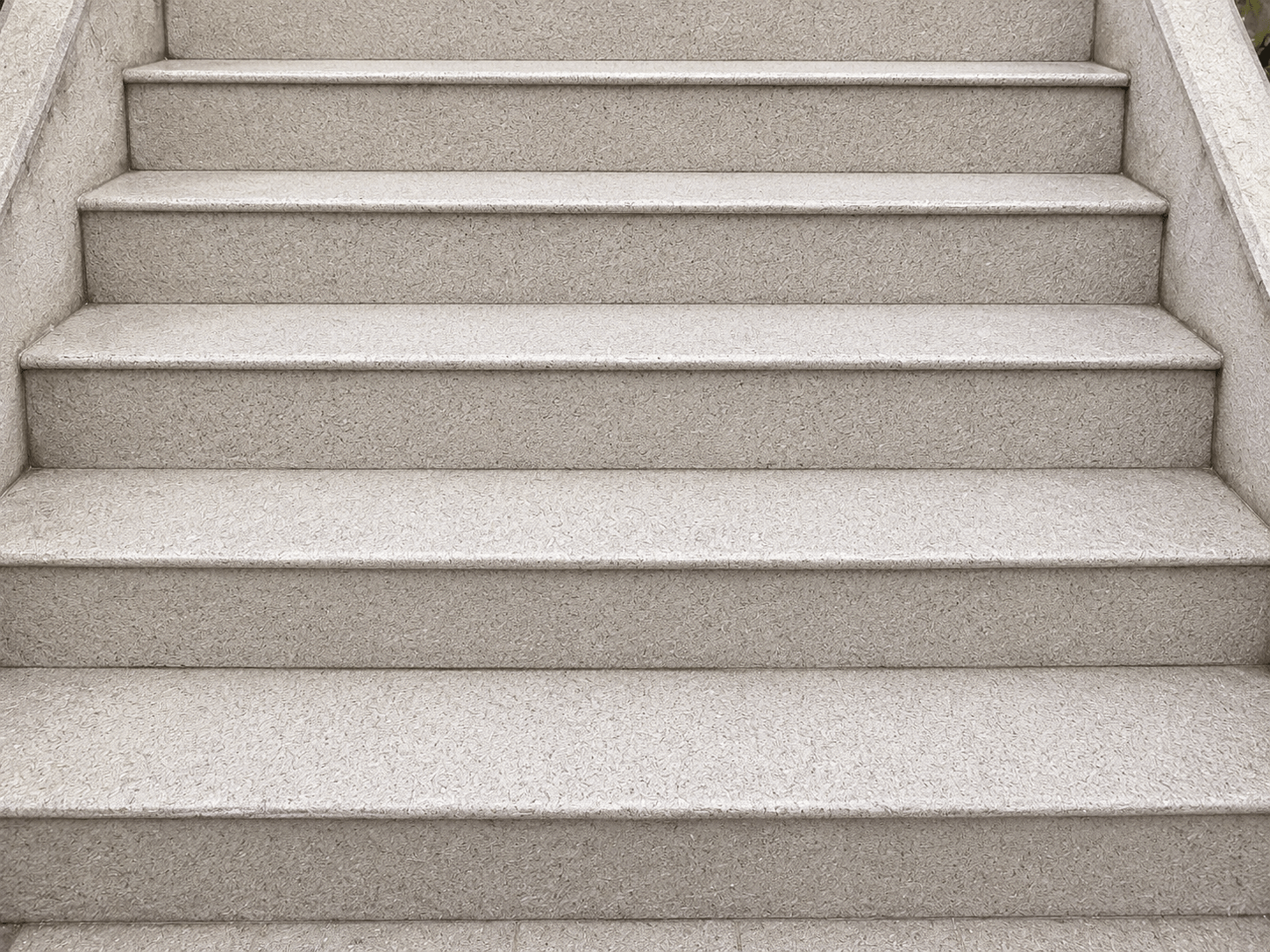 Dieselbe Treppe sauber nach der Reinigung